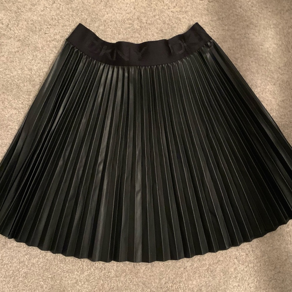 DKNY Women's Faux-Leather Pleated Pull-On Mini Skirt